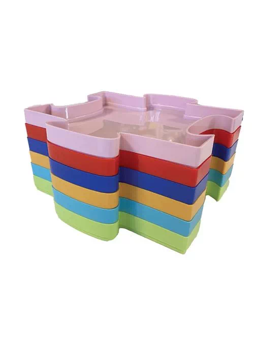plateaux de tri emboités les uns sur les autres